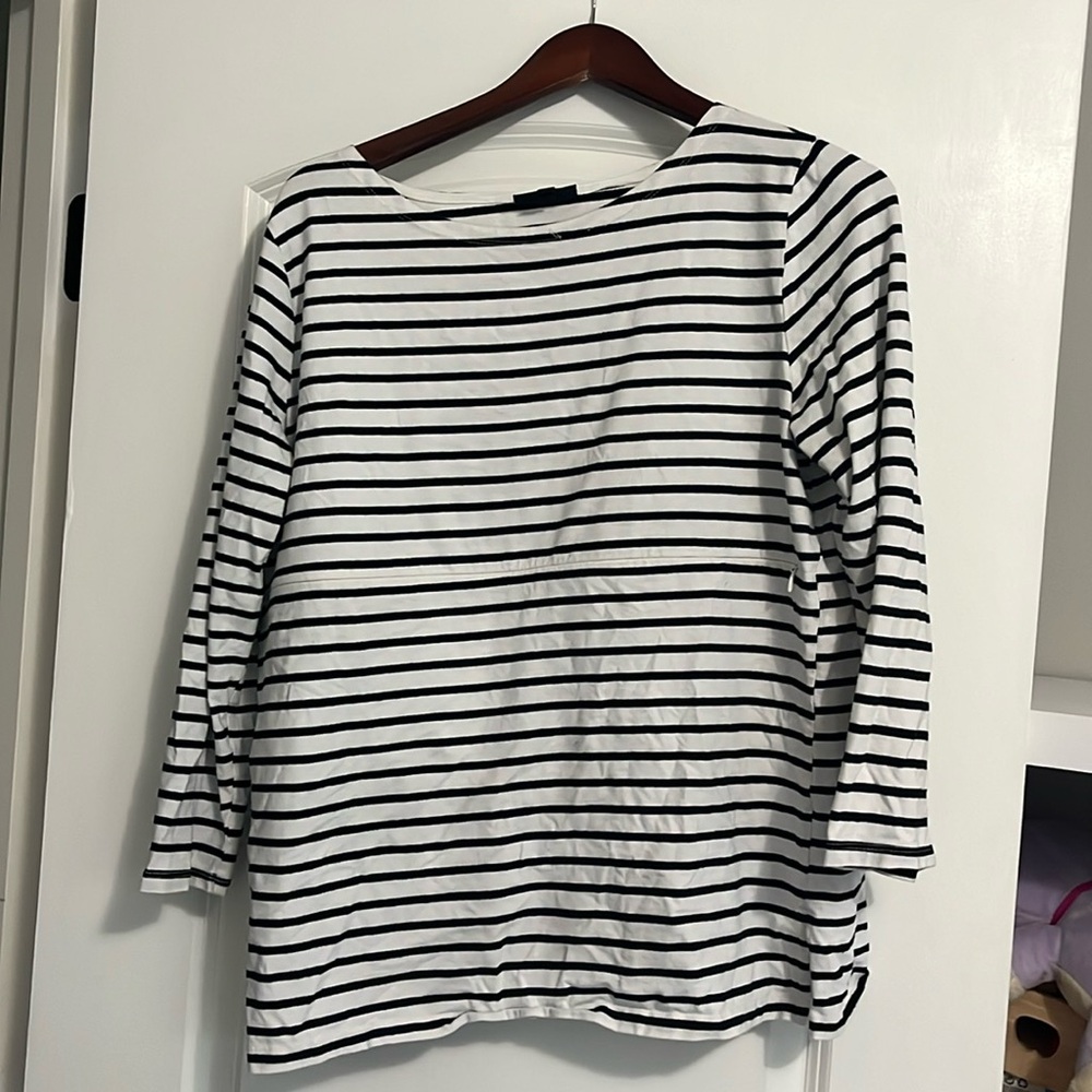 Long sleeve nursing/pumping friendly top